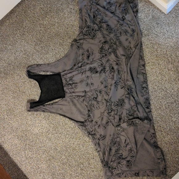 Flowy Grey Tank Top - Picture 4 of 5